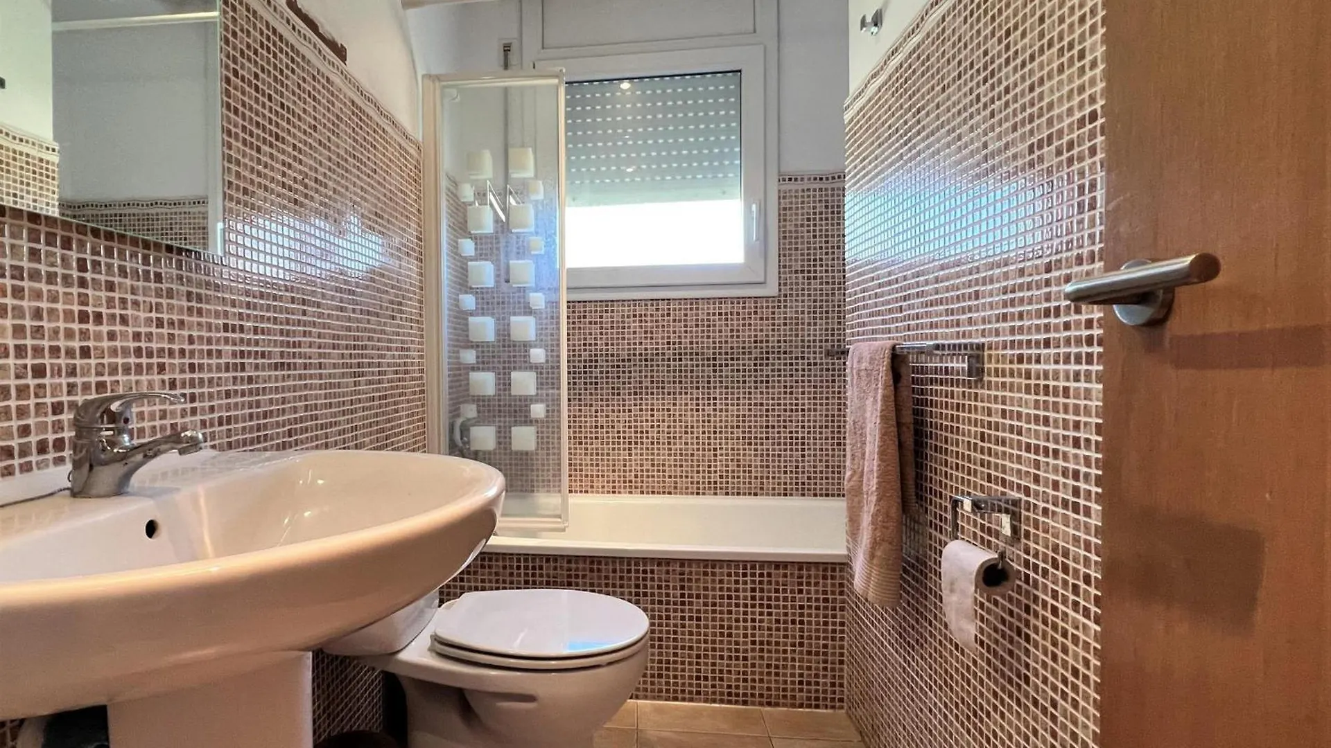 Apartamento Con A/A, Piscina, Parking, Cerca Del Centro Y La Playa - Es-89-110 0*, Sant Pere Pescador Spain
