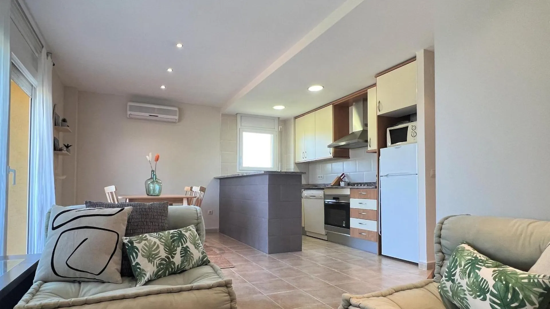 Apartamento Con A/A, Piscina, Parking, Cerca Del Centro Y La Playa - Es-89-110
